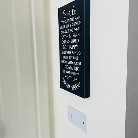 Teach Biddy Rua Townhouse 던글로