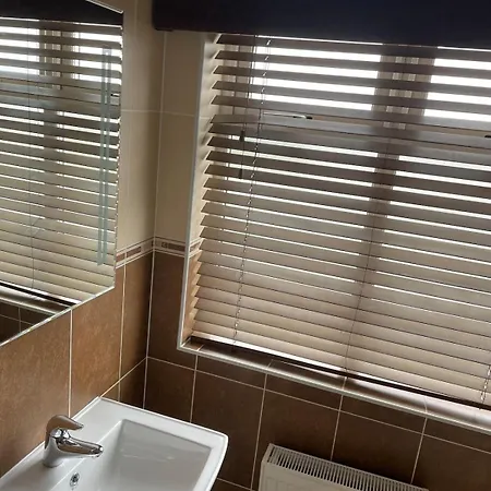 Teach Biddy Rua Townhouse 던글로